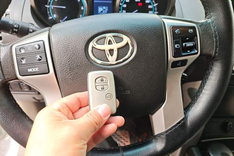 Used Toyota Prado 2010 4.0L Automatic TX-L Vehicle Key