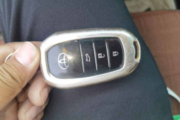 Used Toyota Prado 2010 4.0L Automatic TX-L Vehicle Key