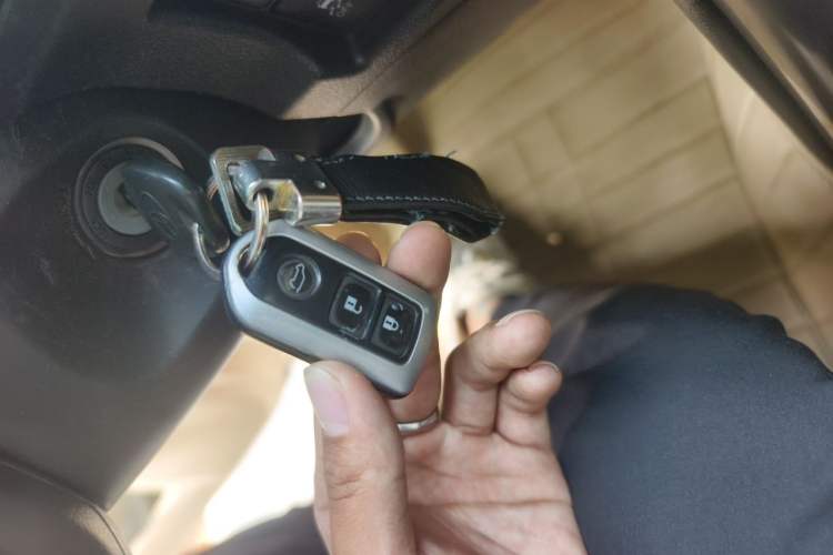 Used Toyota Prado 2010 2.7L Automatic Deluxe Edition Vehicle Key