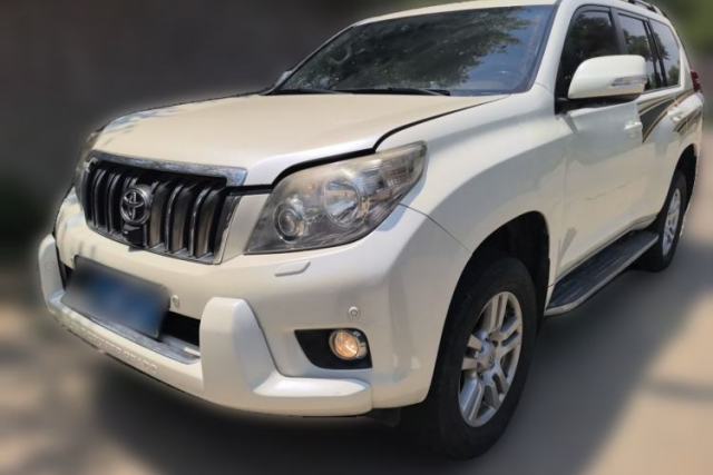 Used Toyota Prado 4.0L displacement, 9 airbags, with refrigerator, 7 seats