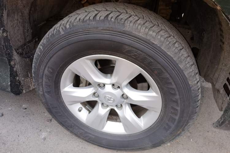 Used Toyota Prado  Right Front Wheel Hub