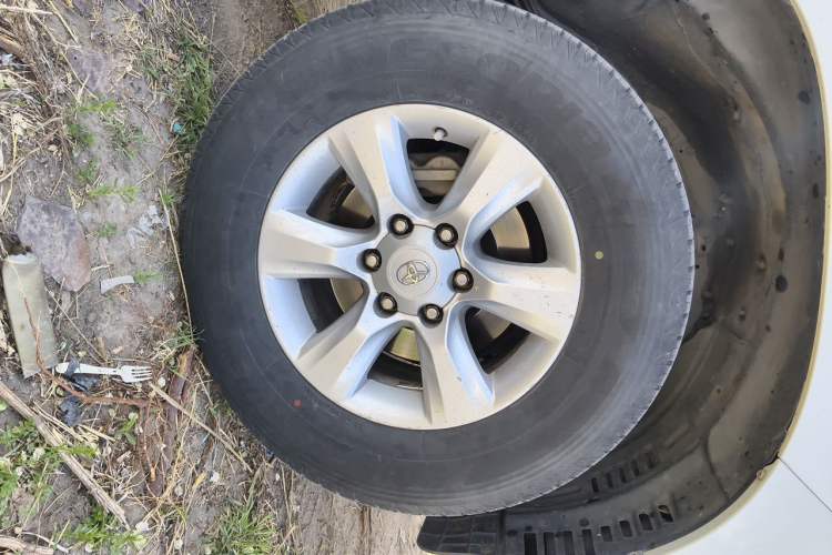 Used Toyota Prado  Right Front Wheel Hub