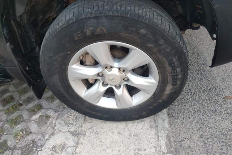 Used Toyota Prado  Right Front Wheel Hub
