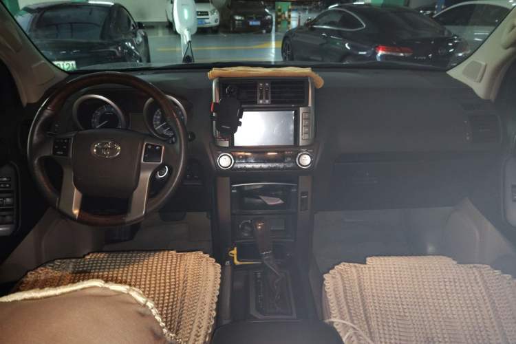 Used Toyota Prado 2012 2.7L Automatic Middle East Version Center Console