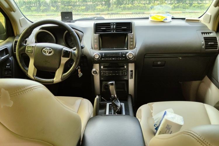 Used Toyota Prado  Center Console