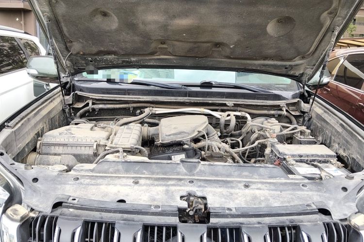 Used Toyota Prado  Engine Bay