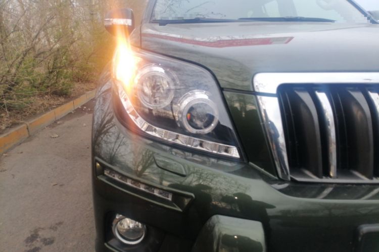 Used Toyota Prado  Right Front Headlight