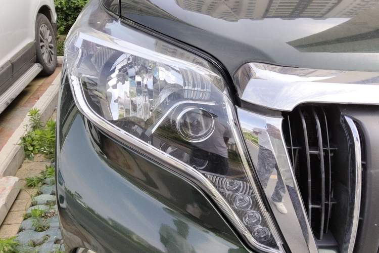 Used Toyota Prado  Right Front Headlight