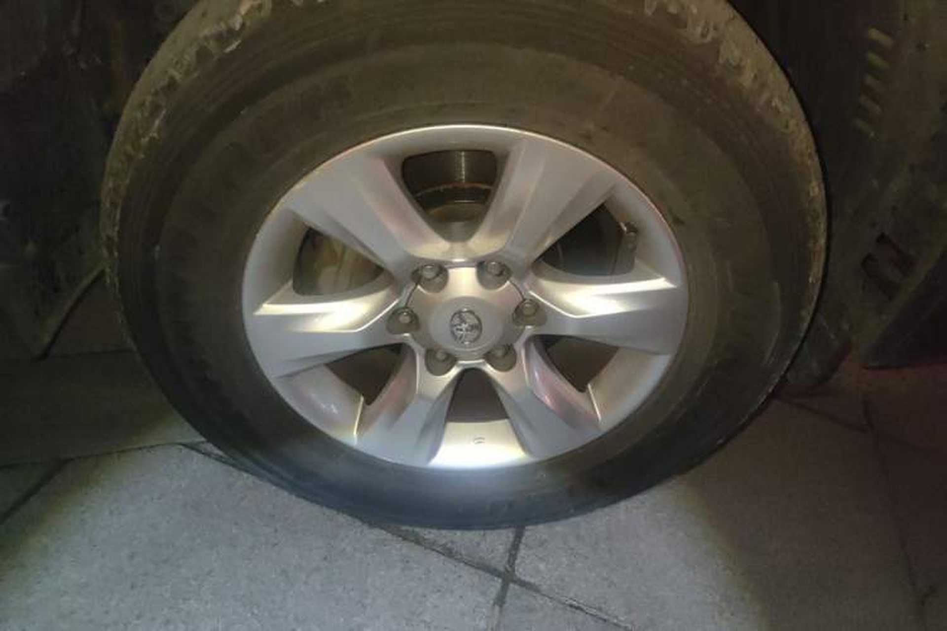 Used Toyota Prado  Right Front Wheel Hub