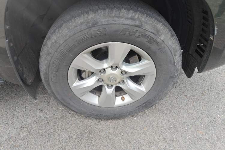 Used Toyota Prado  Right Front Wheel Hub