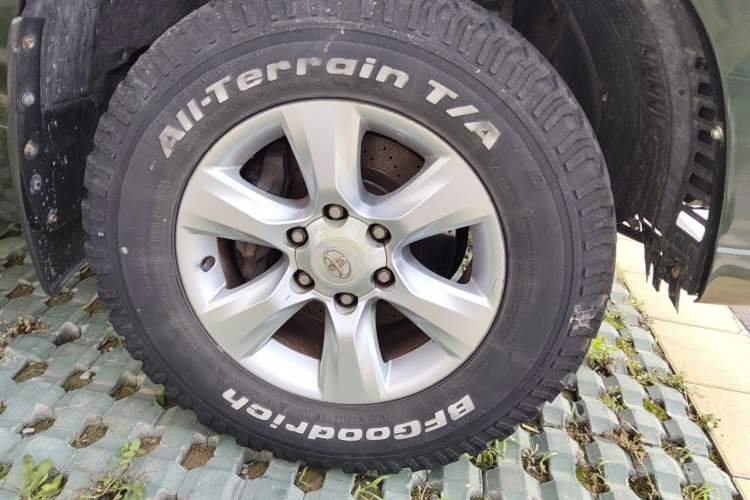 Used Toyota Prado  Right Front Wheel Hub