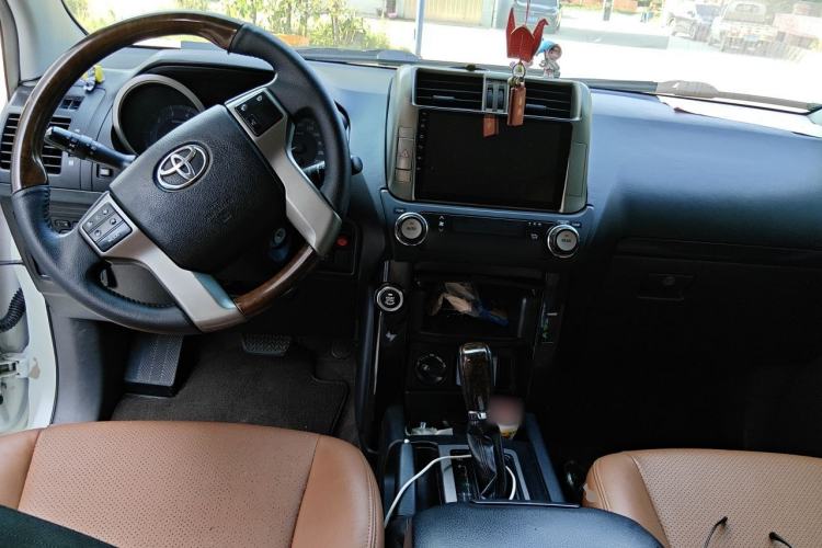 Used Toyota Prado  Center Console