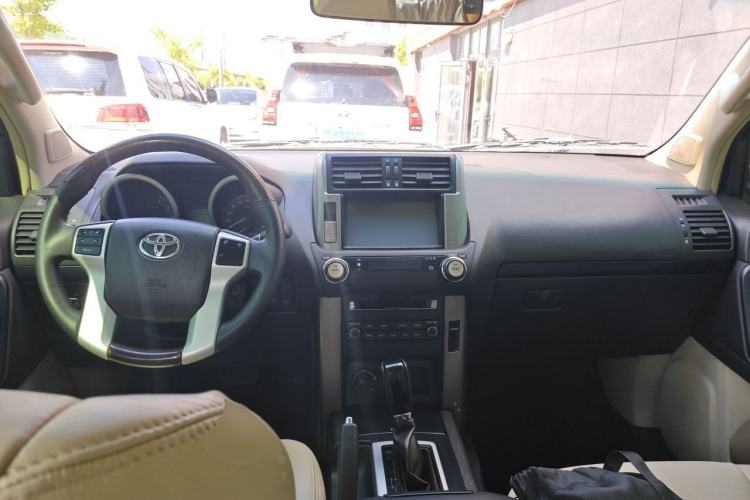 Used Toyota Prado  Center Console