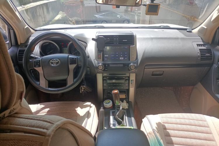 Used Toyota Prado 2012 2.7L Automatic Middle East Version Center Console