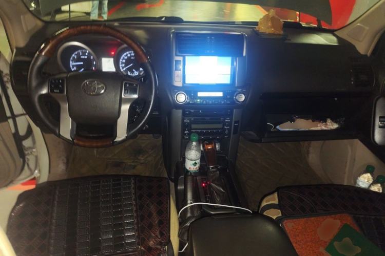 Used Toyota Prado 2012 2.7L Automatic Middle East Version Center Console