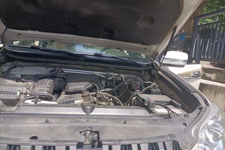 Used Toyota Prado 2012 2.7L Automatic Middle East Version Engine Bay Left