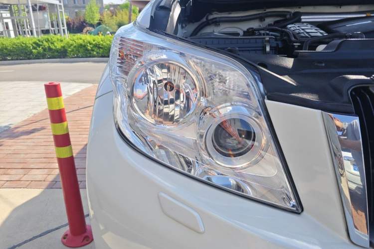 Used Toyota Prado  Right Front Headlight
