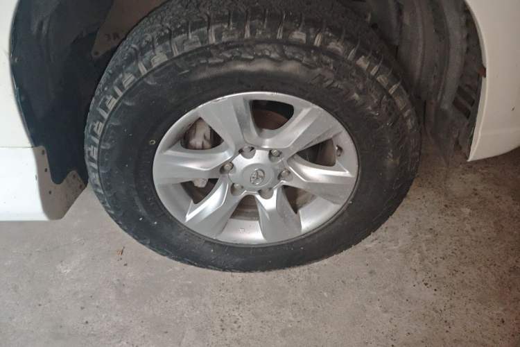 Used Toyota Prado  Right Front Wheel Hub