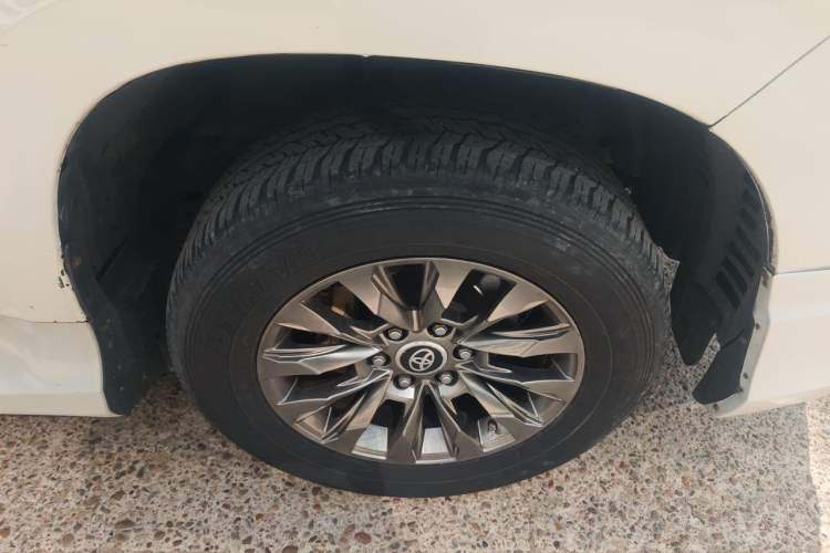 Used Toyota Prado  Right Front Wheel Hub