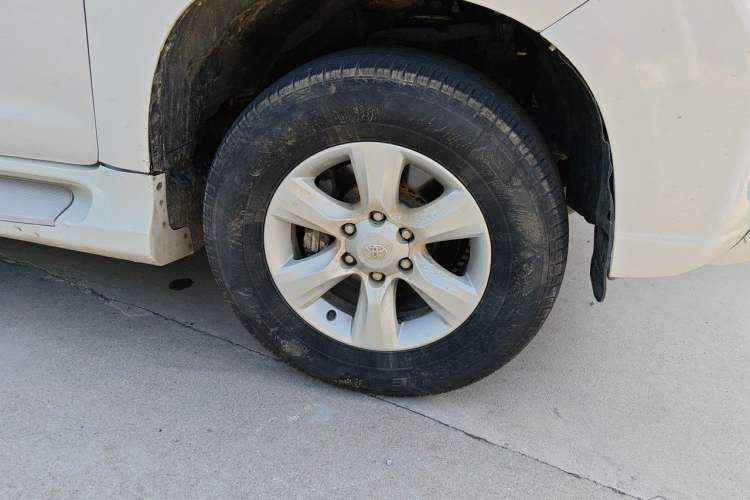 Used Toyota Prado  Right Front Wheel Hub