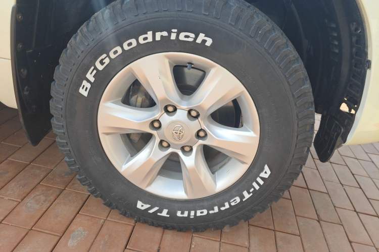 Used Toyota Prado  Right Front Wheel Hub