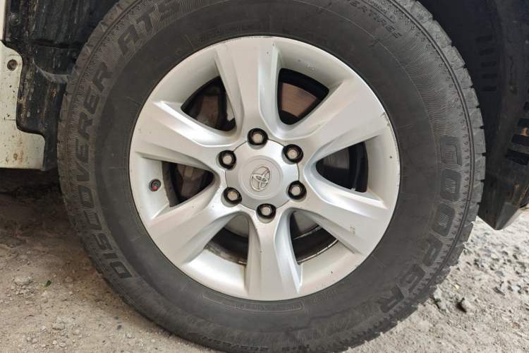 Used Toyota Prado  Right Front Wheel Hub