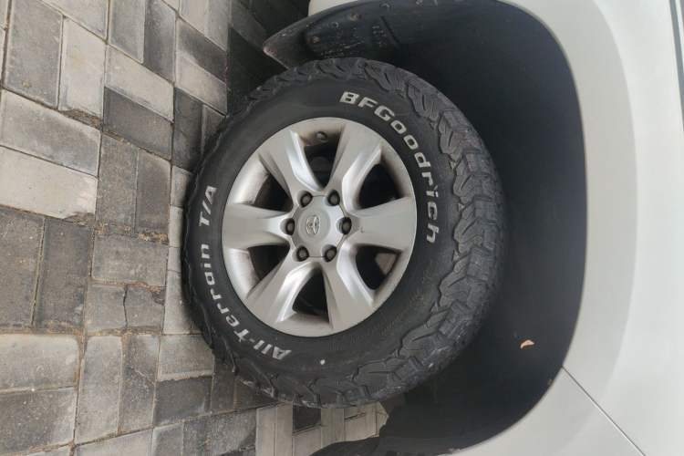 Used Toyota Prado  Right Front Wheel Hub