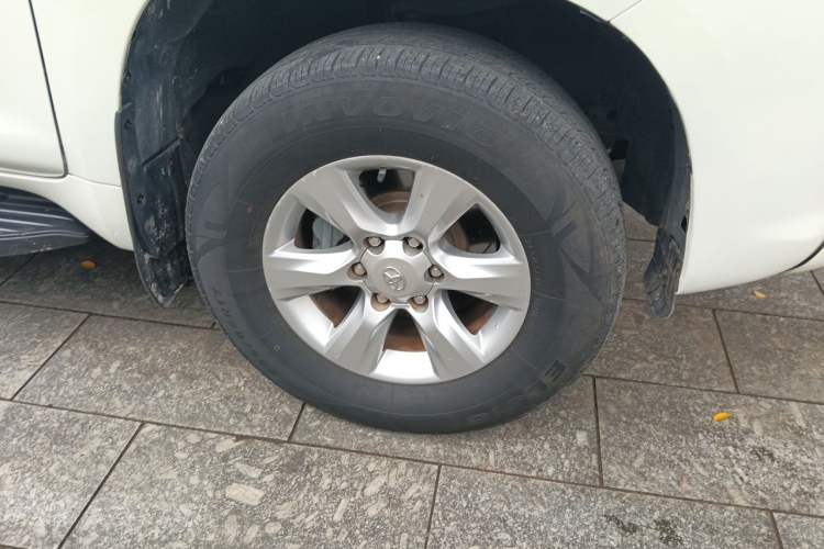 Used Toyota Prado 2012 2.7L Automatic Middle East Version Right Front Wheel Hub