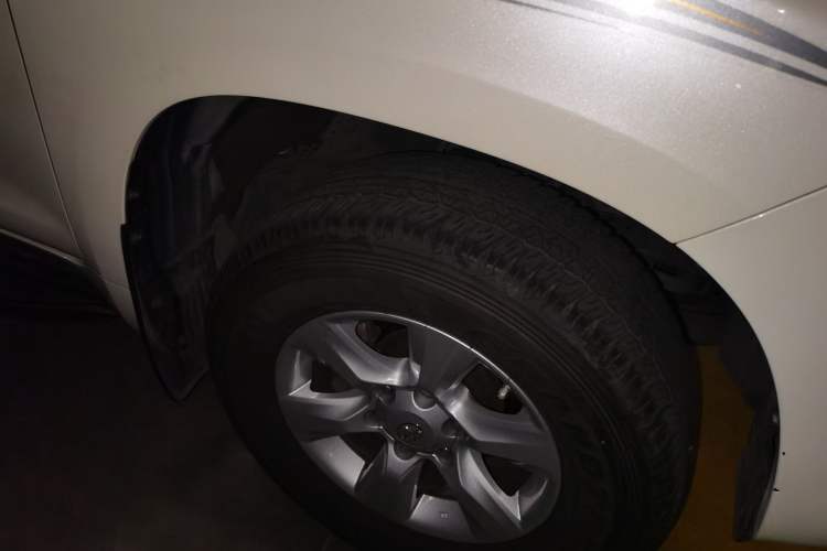 Used Toyota Prado  Right Front Wheel Hub