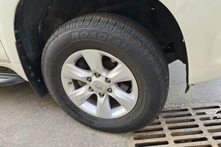 Used Toyota Prado  Right Front Wheel Hub