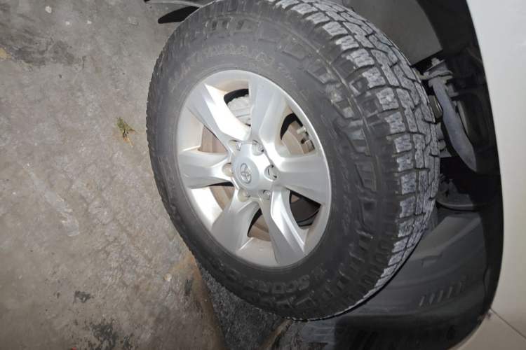 Used Toyota Prado  Right Front Wheel Hub