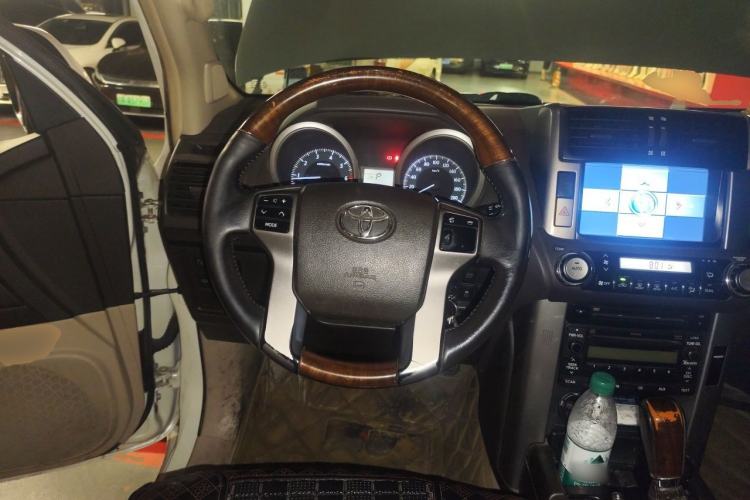 Used Toyota Prado 2012 2.7L Automatic Middle East Version Steering Wheel