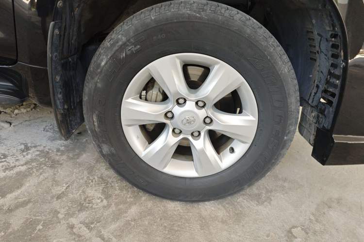 Used Toyota Prado  Right Front Wheel Hub