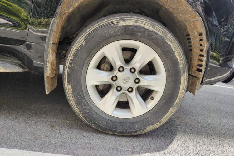Used Toyota Prado  Right Front Wheel Hub