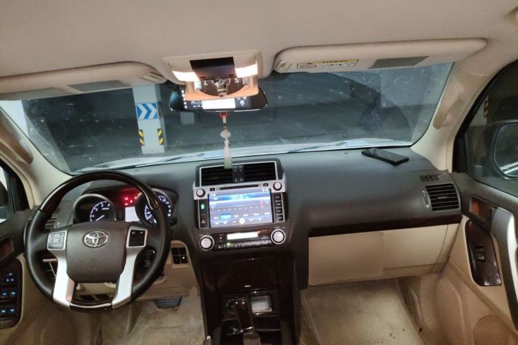Used Toyota Prado 2013 2.7L Automatic Middle East Version Center Console