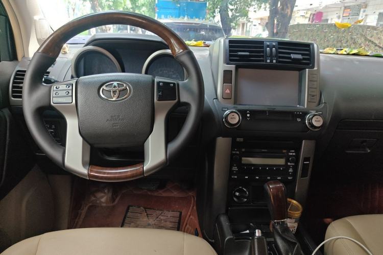Used Toyota Prado  Center Console