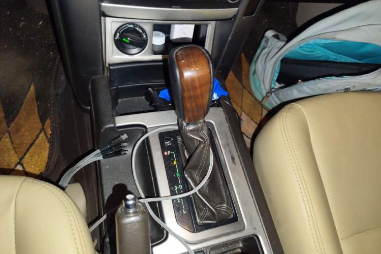 Used Toyota Prado 2013 2.7L Automatic Low-Power Version Middle East Edition Gear Lever