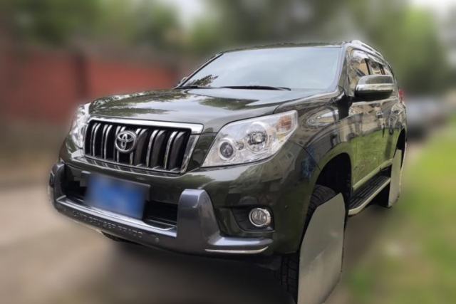 Used Toyota Prado 2.7-liter displacement, 7 seats, four airbags, no refrigerator, no sunroof.