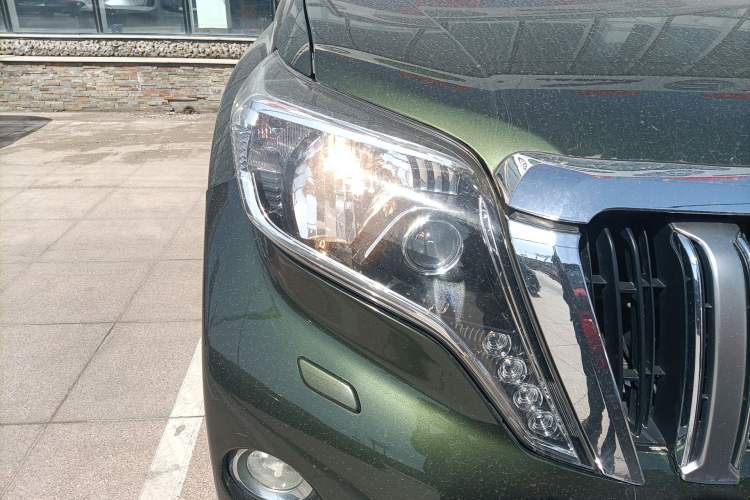 Used Toyota Prado  Right Front Headlight
