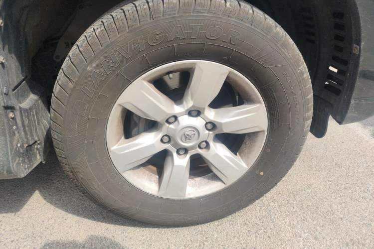 Used Toyota Prado 2013 2.7L Automatic Parallel Import Right Front Wheel Hub