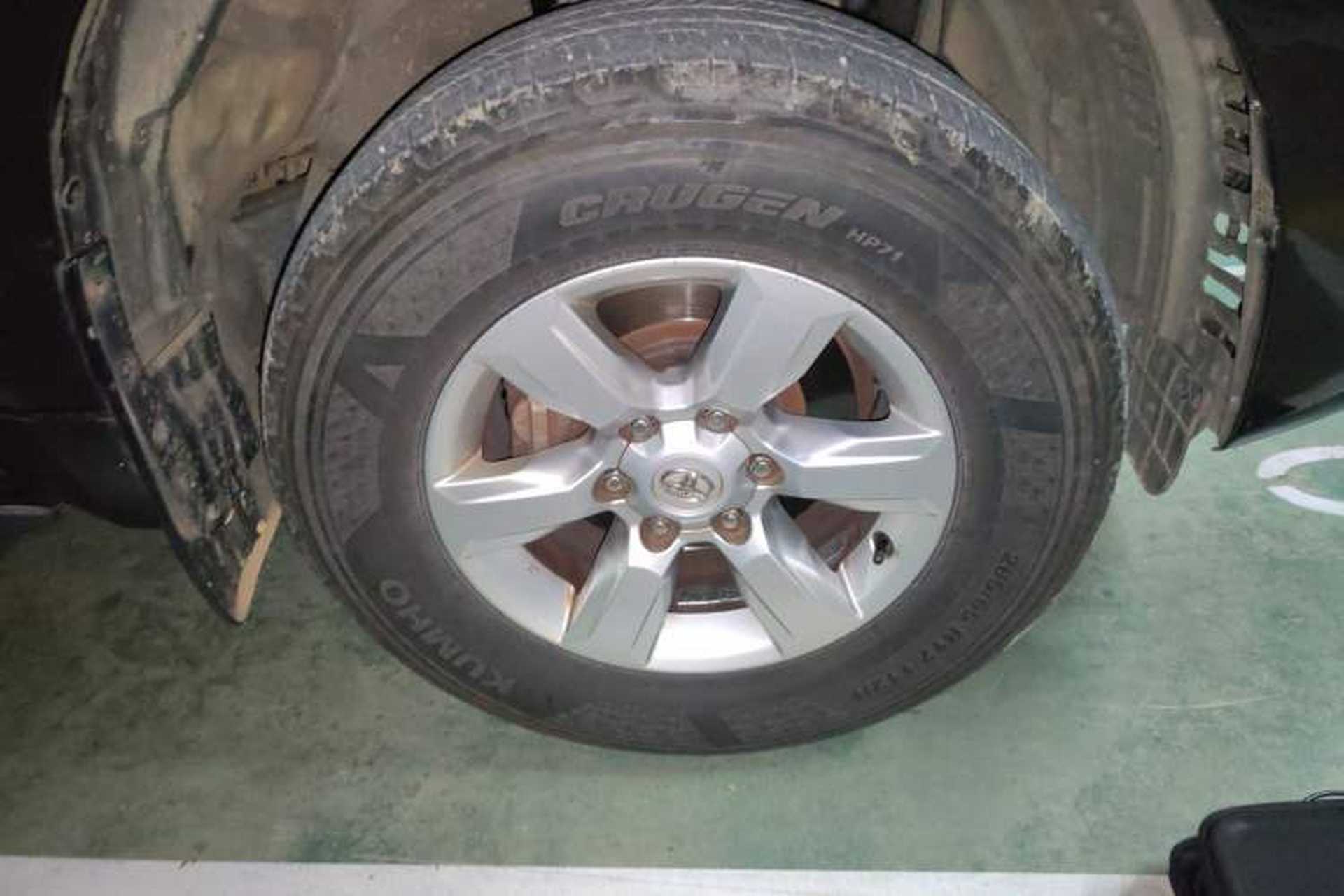 Used Toyota Prado 2013 2.7L Automatic Parallel Import Right Front Wheel Hub