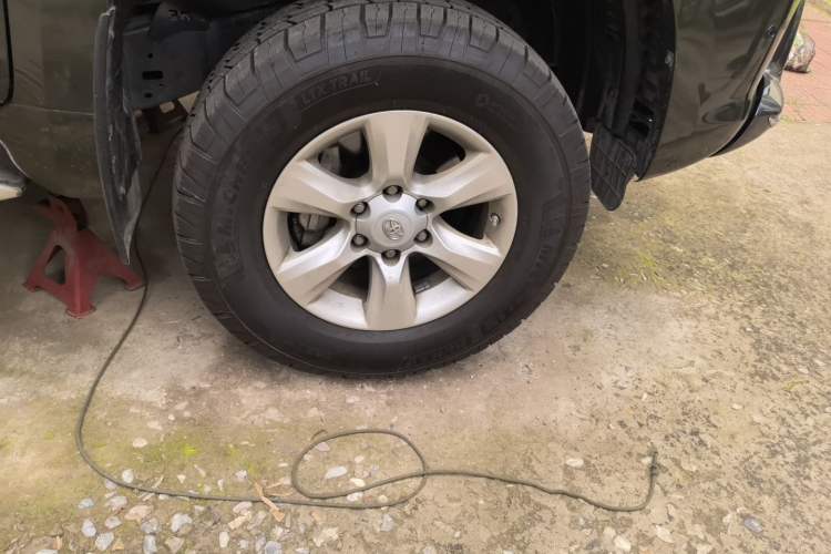 Used Toyota Prado  Right Front Wheel Hub