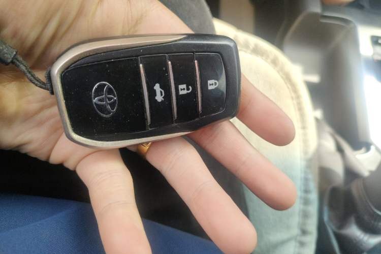 Used Toyota Prado 2013 2.7L Automatic Parallel Import Vehicle Key