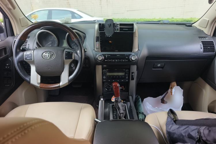 Used Toyota Prado 2013 2.7L Automatic Middle East Version Center Console