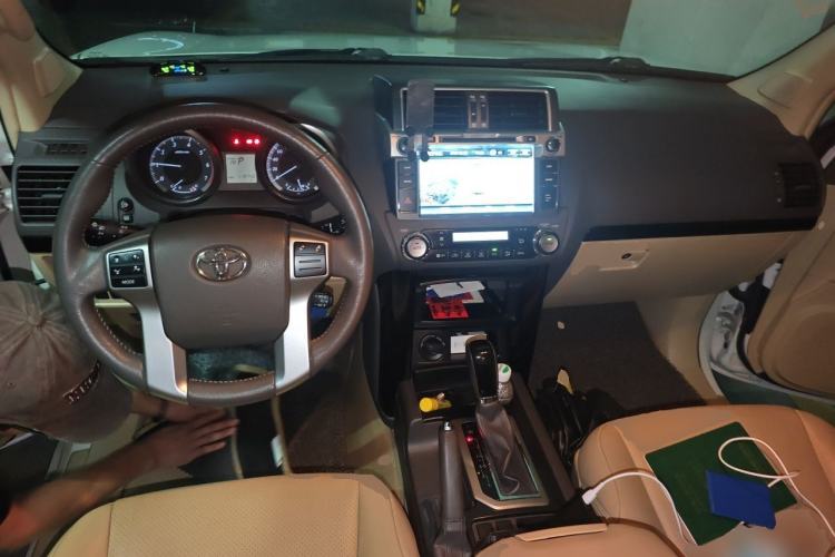 Used Toyota Prado  Center Console