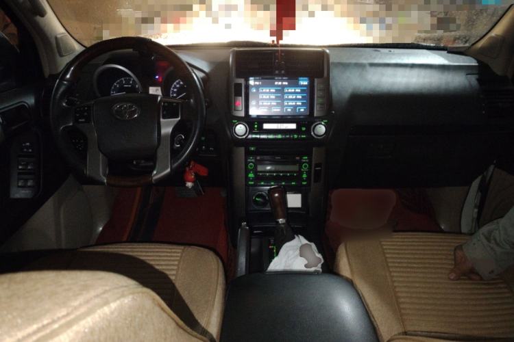 Used Toyota Prado 2013 2.7L Automatic Middle East Version Center Console