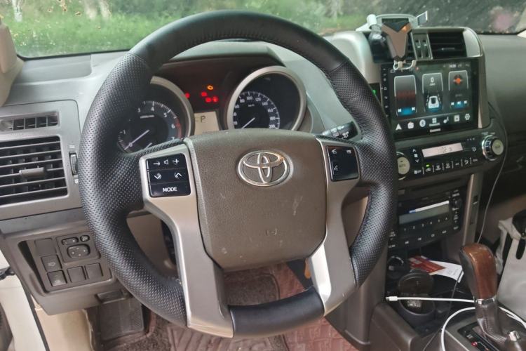 Used Toyota Prado 2013 2.7L Automatic Middle East Version Center Console