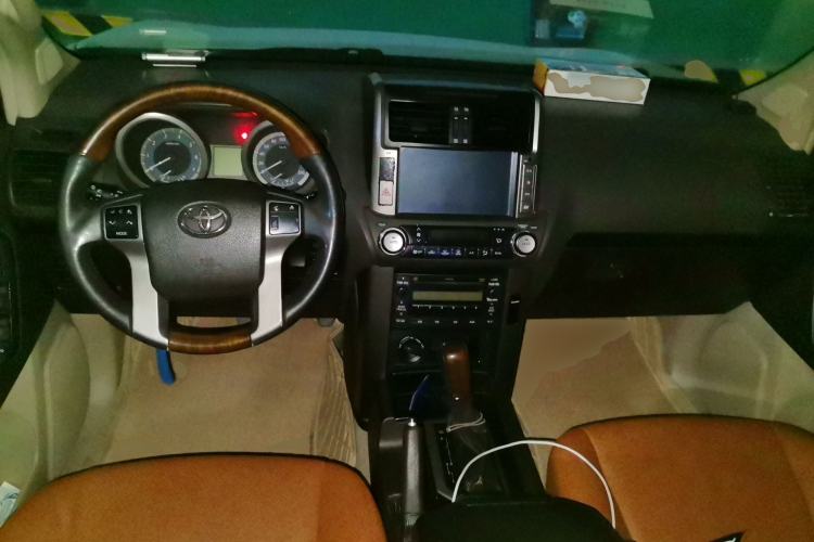Used Toyota Prado  Center Console