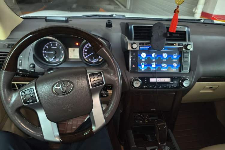 Used Toyota Prado 2013 2.7L Automatic Middle East Version Center Console
