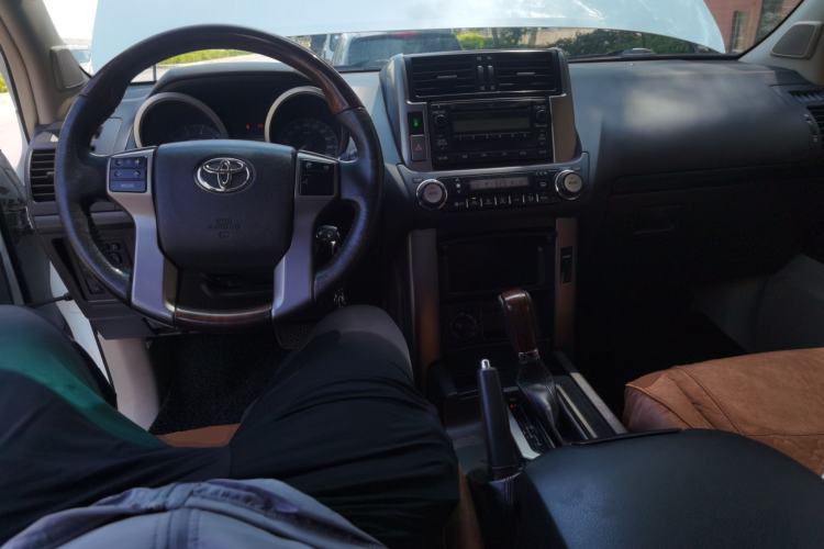 Used Toyota Prado 2013 2.7L Automatic Middle East Version Center Console
